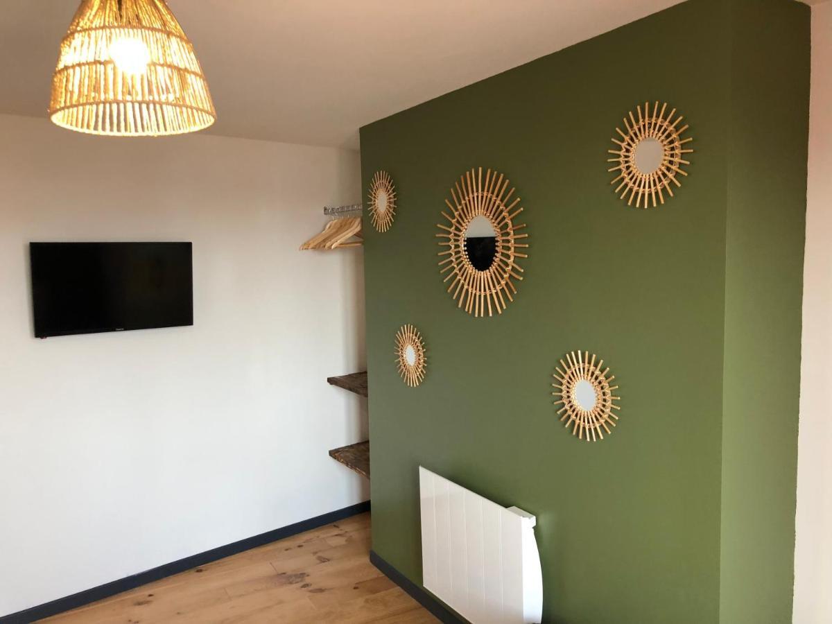 Au Pied De La Apartment
